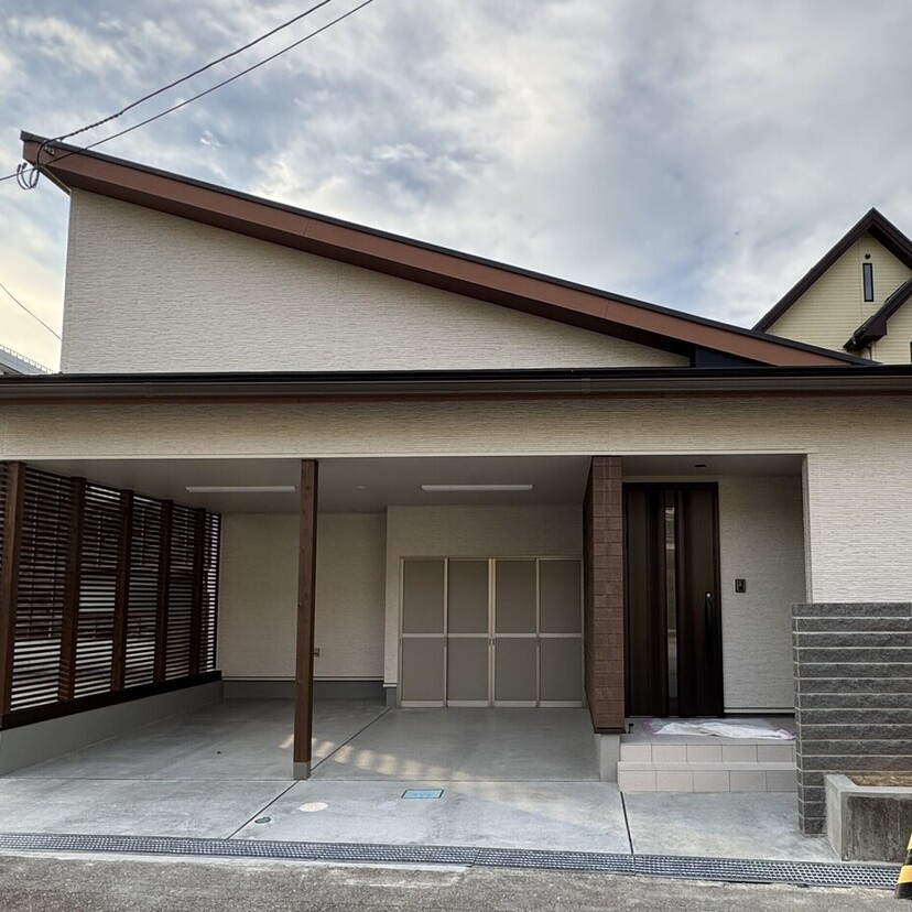 勾配天井で高さが魅力の開放感のあるLDK【株式会社ハンズワタベ】